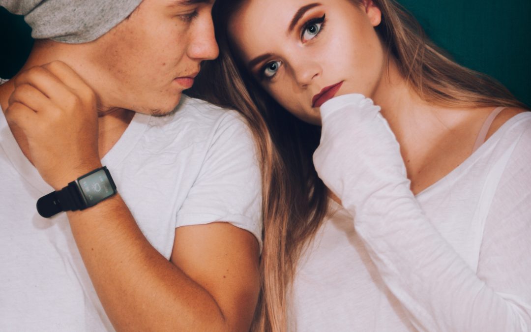 10 Dating Warning Signs to Share with Your Teen
